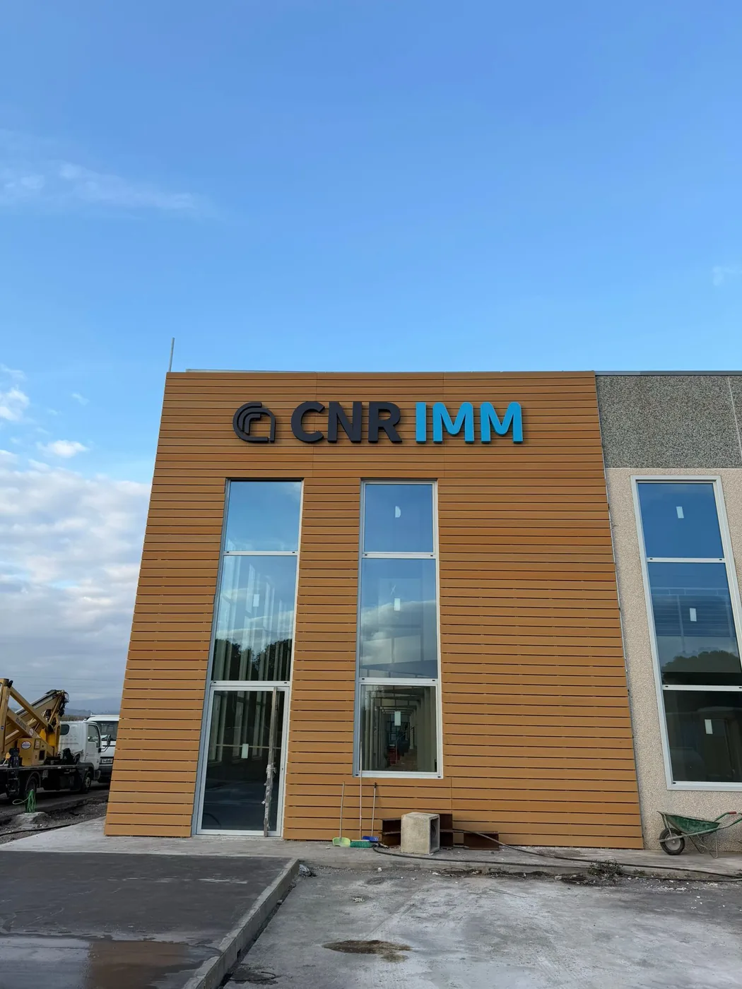 Insegna Istituzione realizzata da Publimedia One
