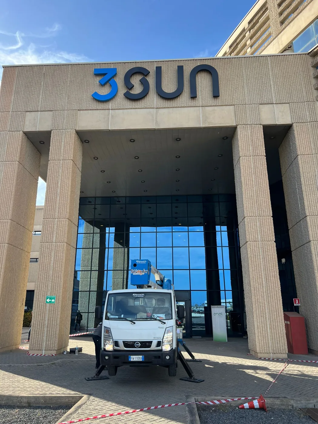 Insegna Istituzione realizzata da Publimedia One