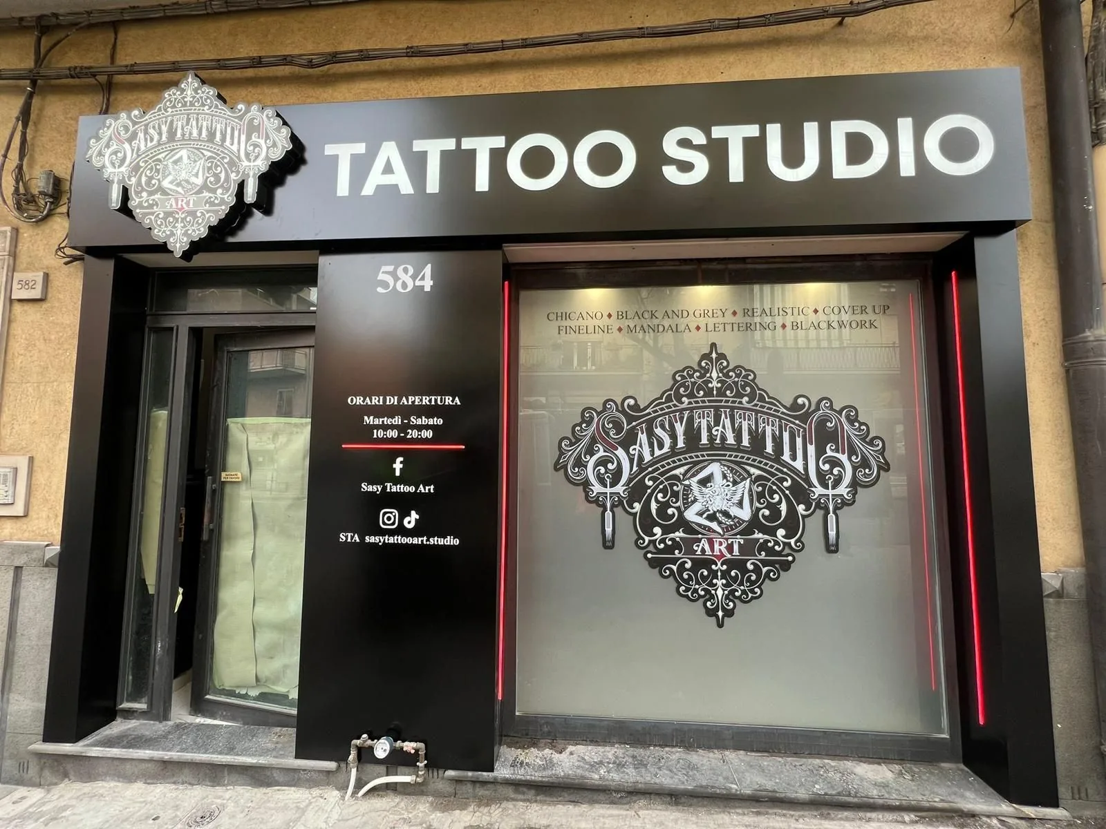 Insegna Salute & Benessere realizzata da Publimedia One
