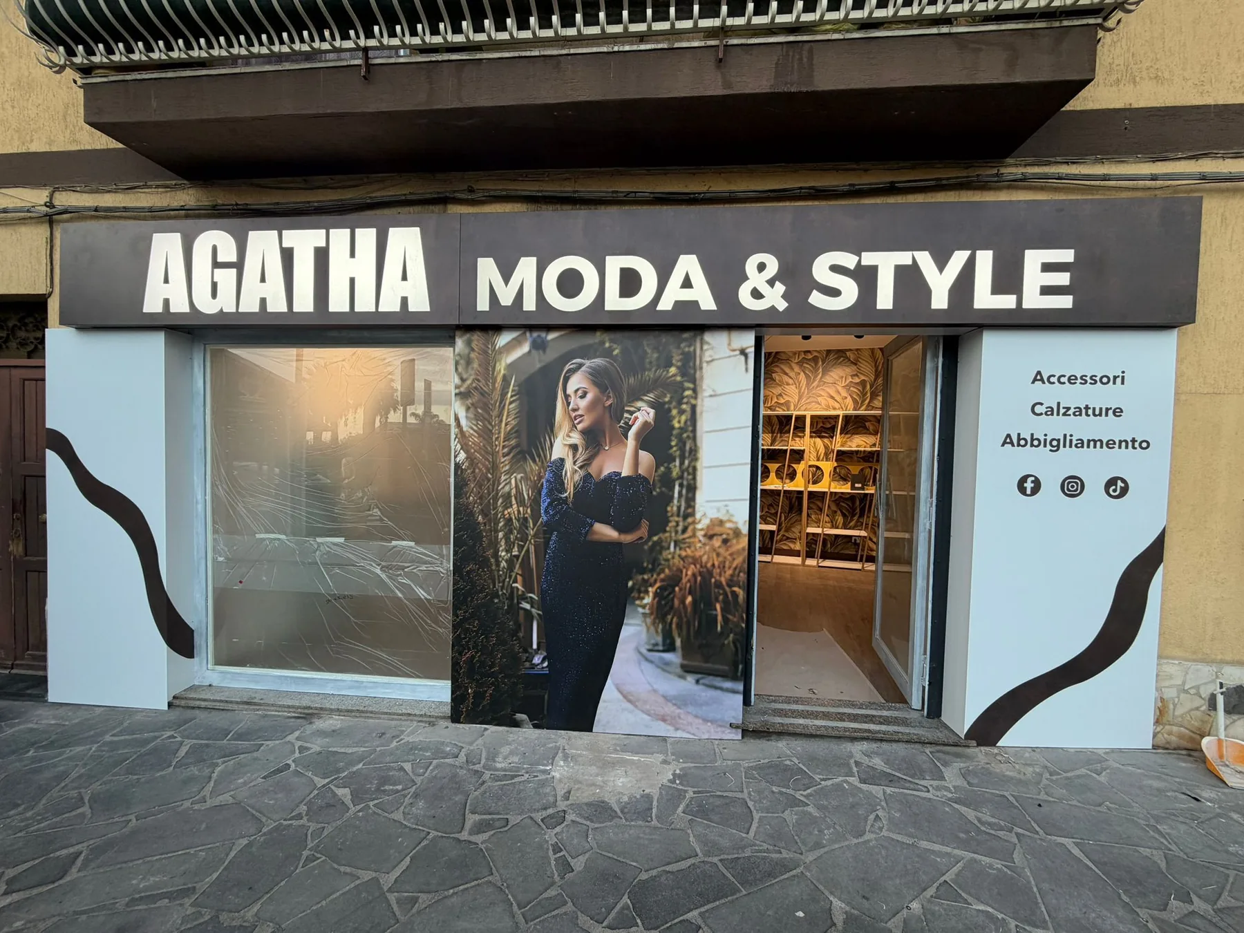 Insegna Salute & Benessere realizzata da Publimedia One